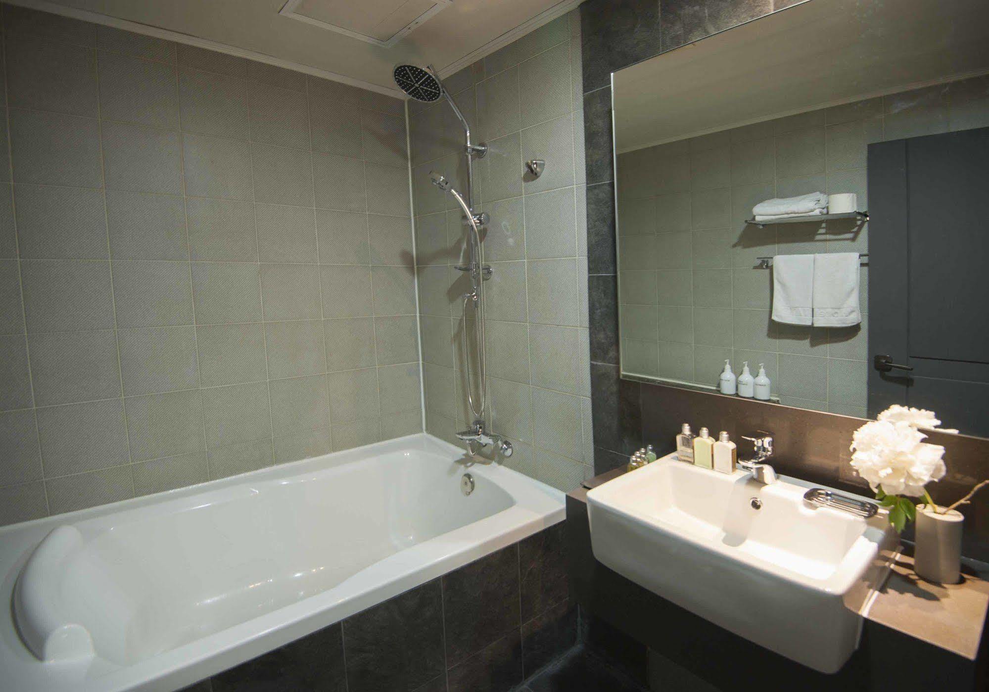 Hotel Tate Suwon Extérieur photo