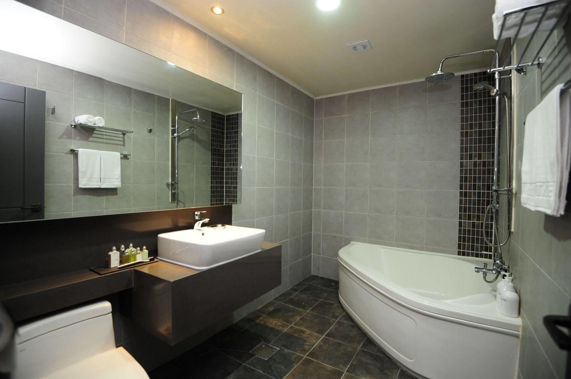 Hotel Tate Suwon Extérieur photo