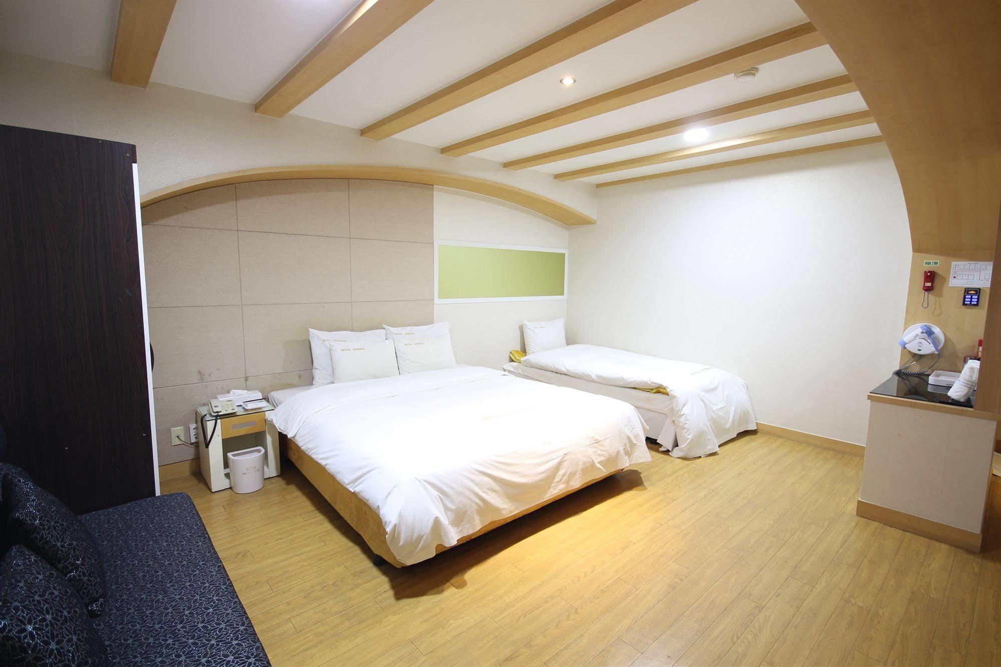 Hotel Tate Suwon Extérieur photo